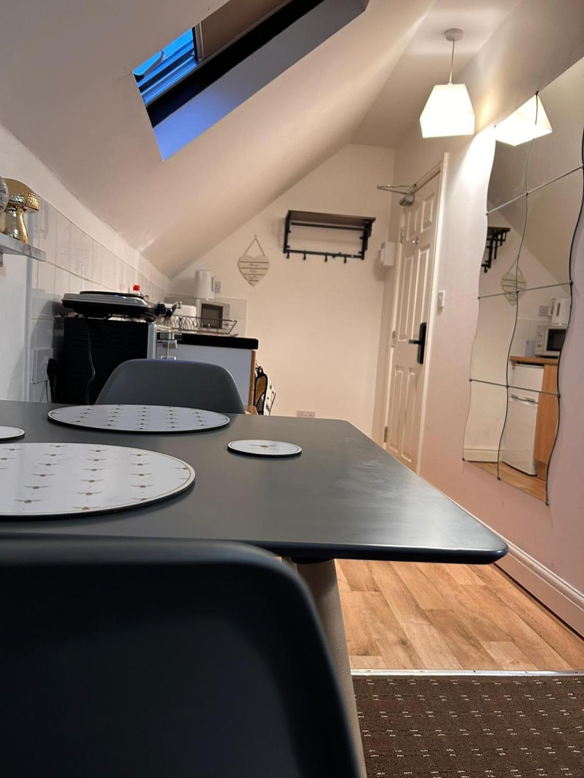 Bv Comfy Attic At Deighton Apartment *